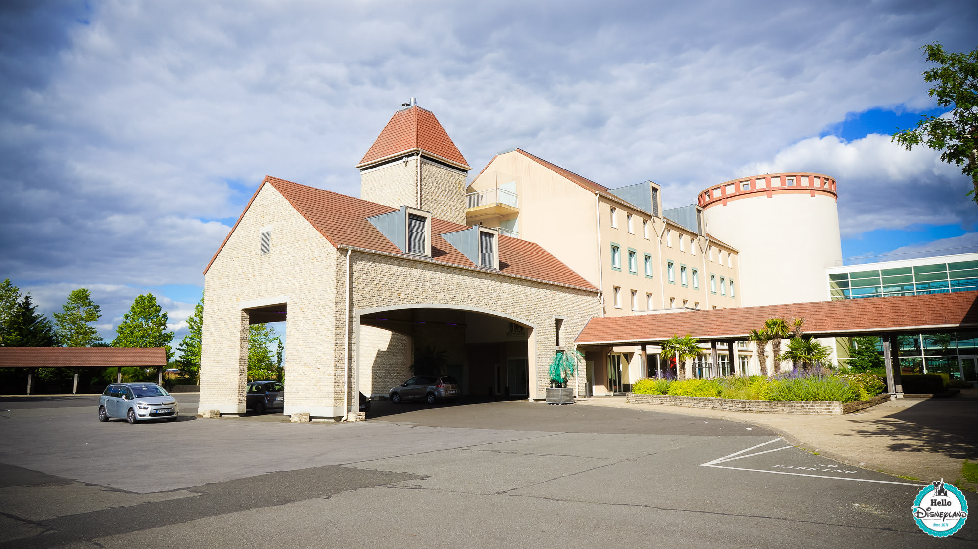 Explorers Hotel exterior