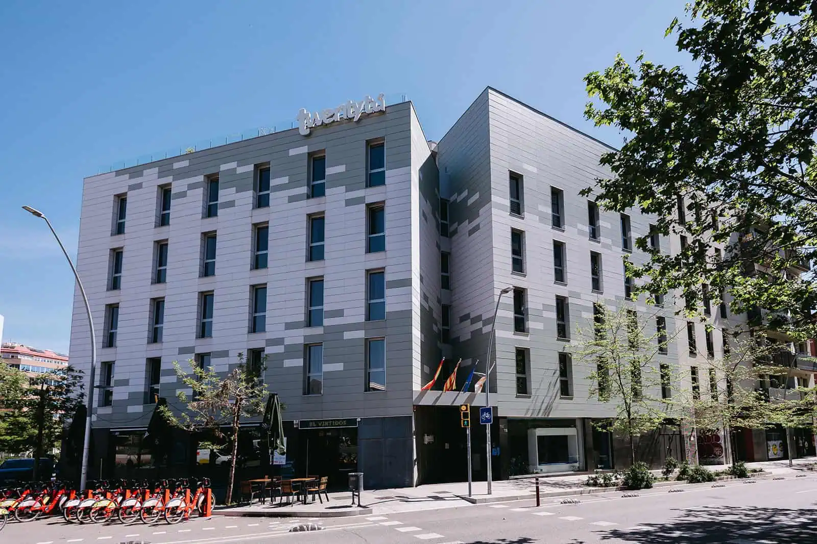 TwentyTu Hostel exterior
